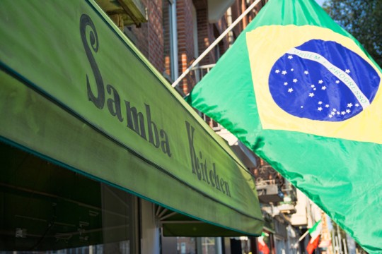 Braziliaans restaurant met vlag